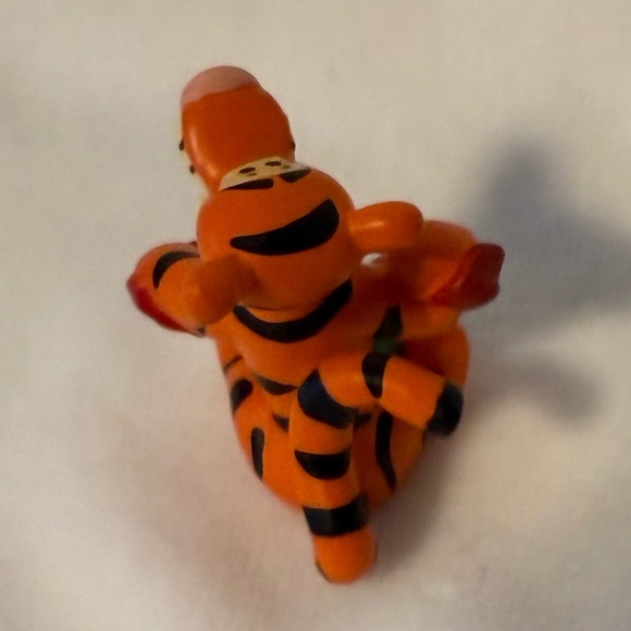 Christmas at Pooh's House Merry Miniature Figurines - Picture 13 of 16